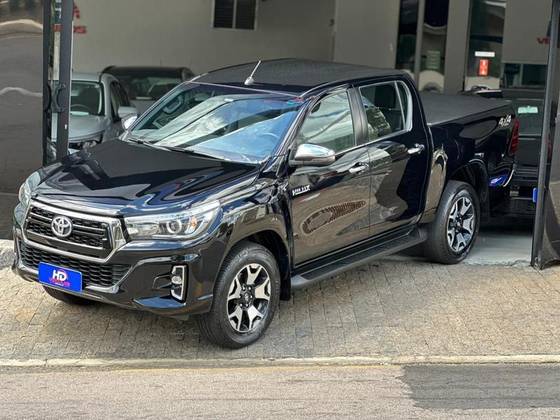 TOYOTA HILUX 2.8 SRX 4X4 CD 16V DIESEL 4P AUTOMÁTICO TOYOTA HILUX 2.8 SRX 4X4 CD 16V DIESEL 4P AUTOMÁTICO